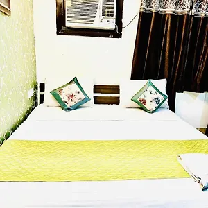 Square Plaza At Airport Bed & Breakfast
